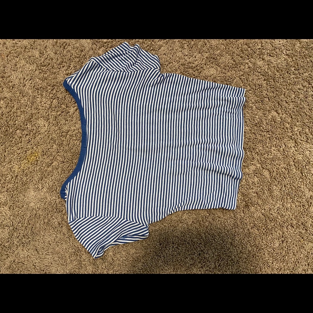 crop tee - Picture 2 of 2